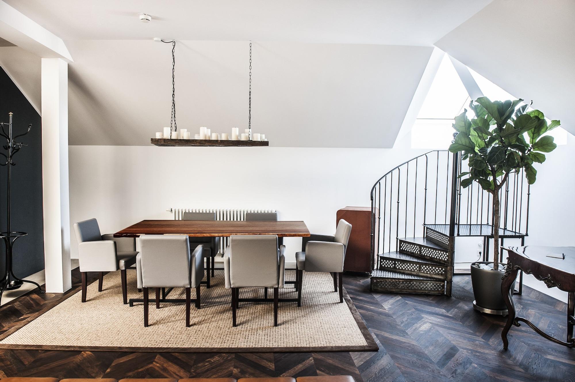 Hotel Weitzer - Centre Of 4*