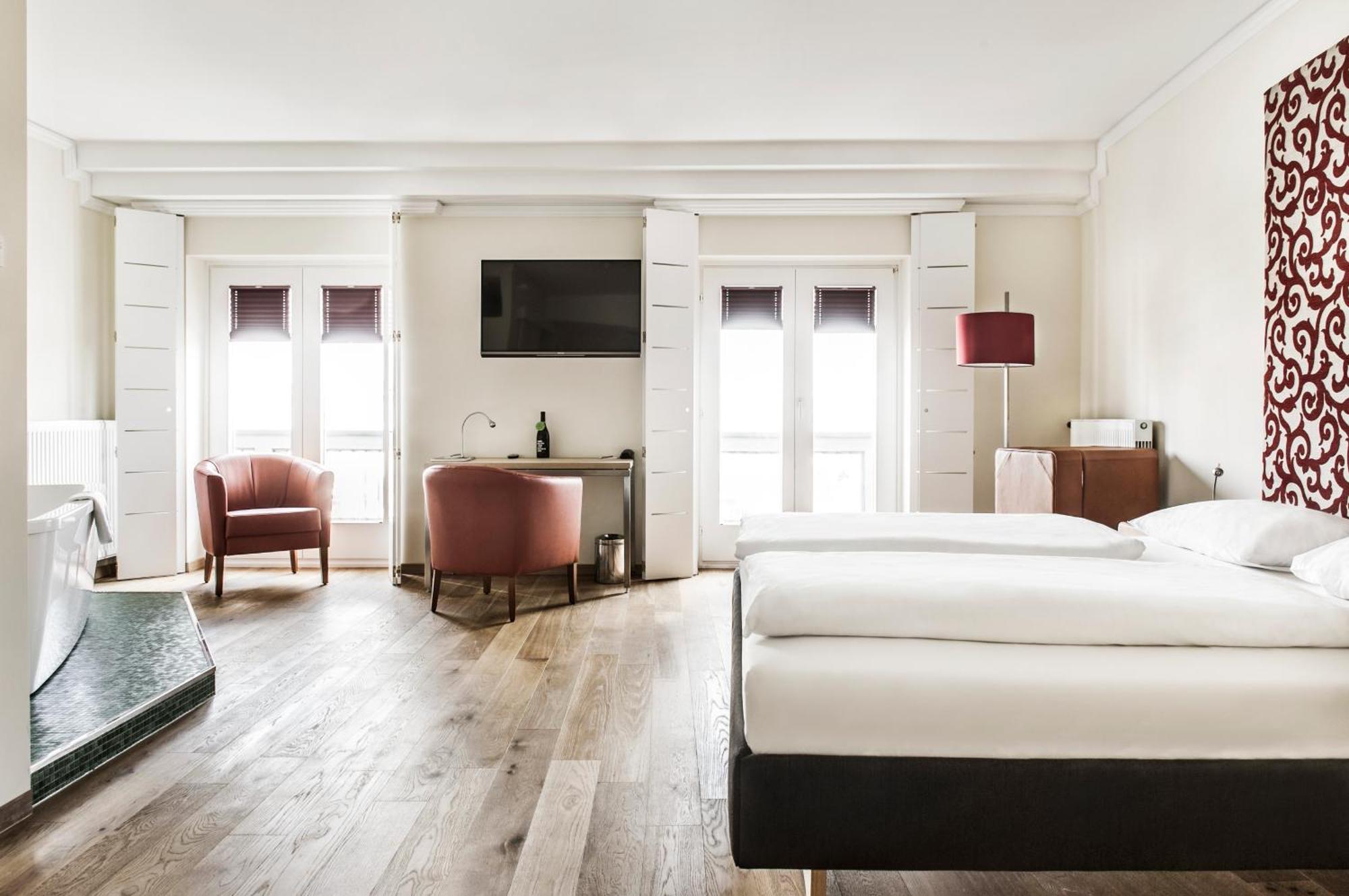 Hotel Weitzer - Centre Of 4*